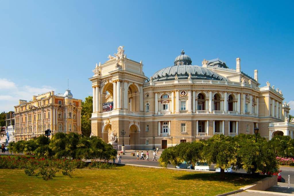 Три Квартала От Оперного-Тихий Лофт-Новый Апарт Odessa Extérieur photo